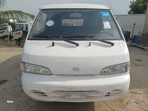 Hyundai H-100 2000 White