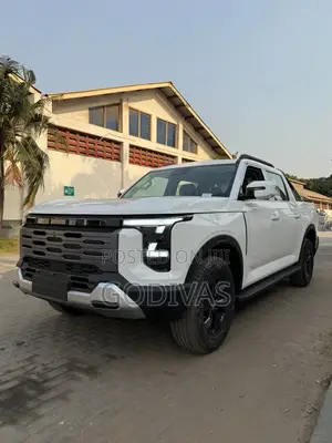 New Nissan Pick-Up 2025 White