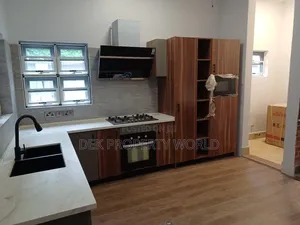 5bdrm Duplex in Adjiriganor for sale