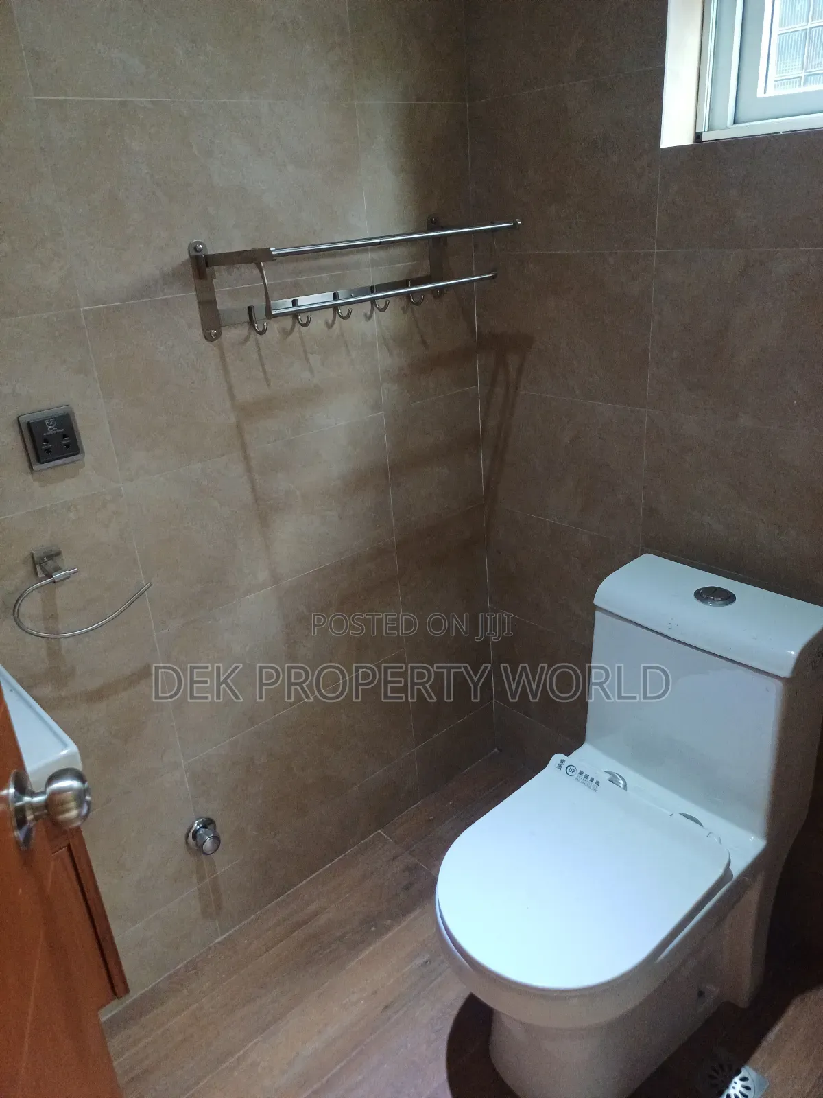 5bdrm Duplex in Adjiriganor for sale