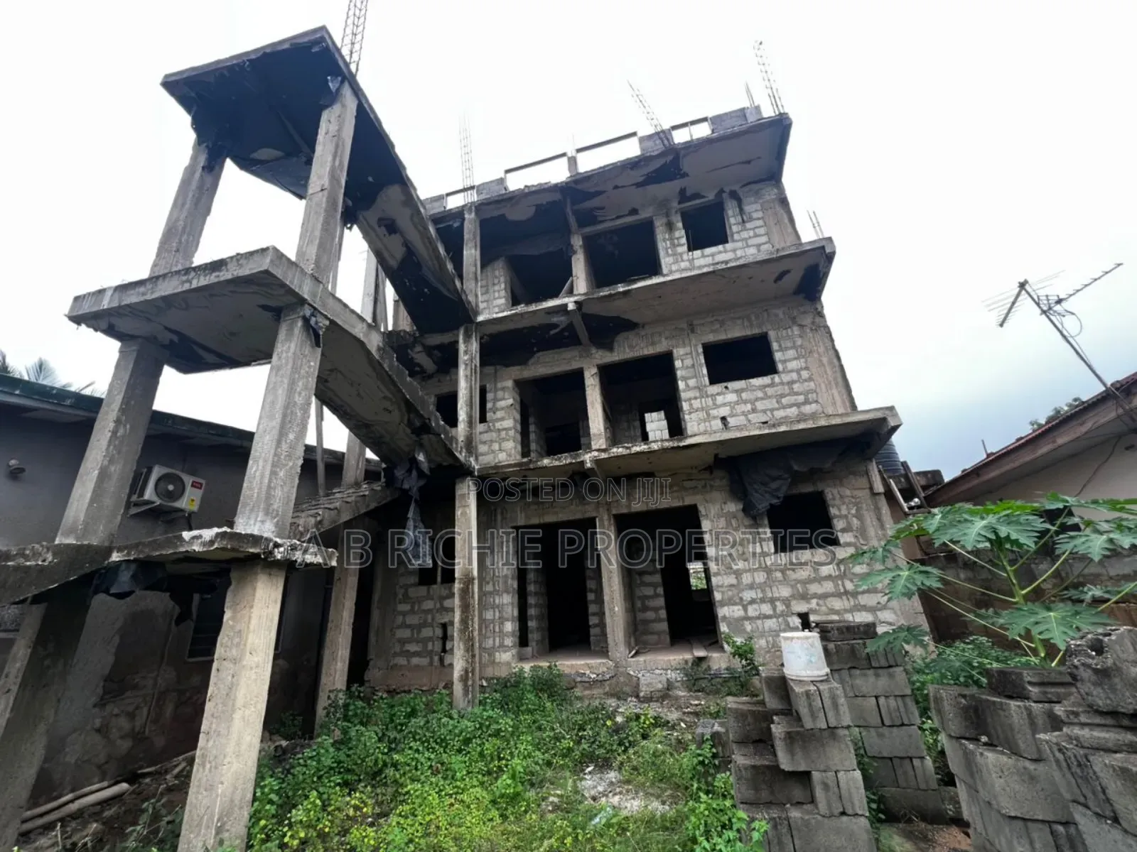 8bdrm Apartment in Ab Richie Properties, School Junction for sale
