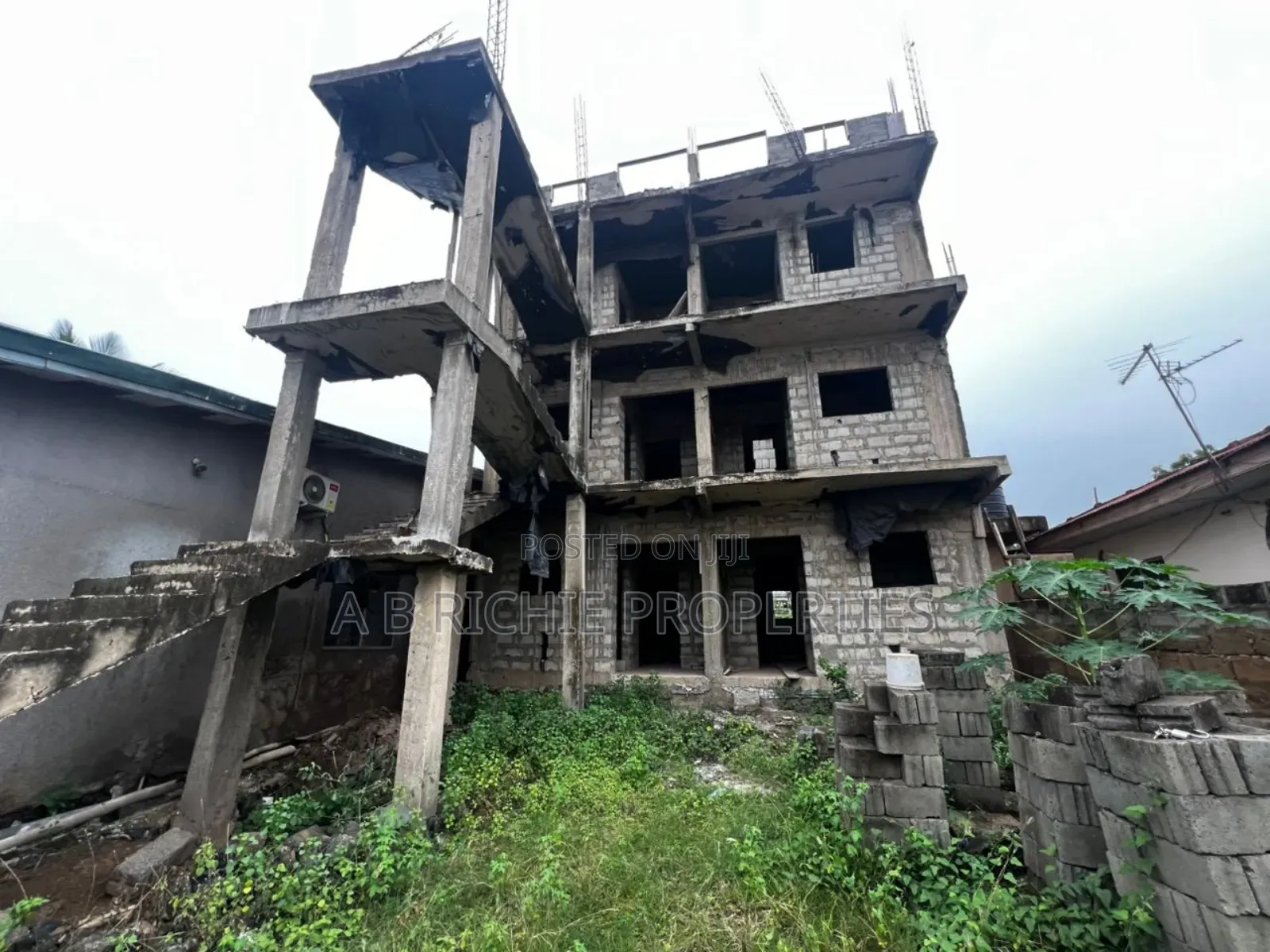 8bdrm Apartment in Ab Richie Properties, School Junction for sale