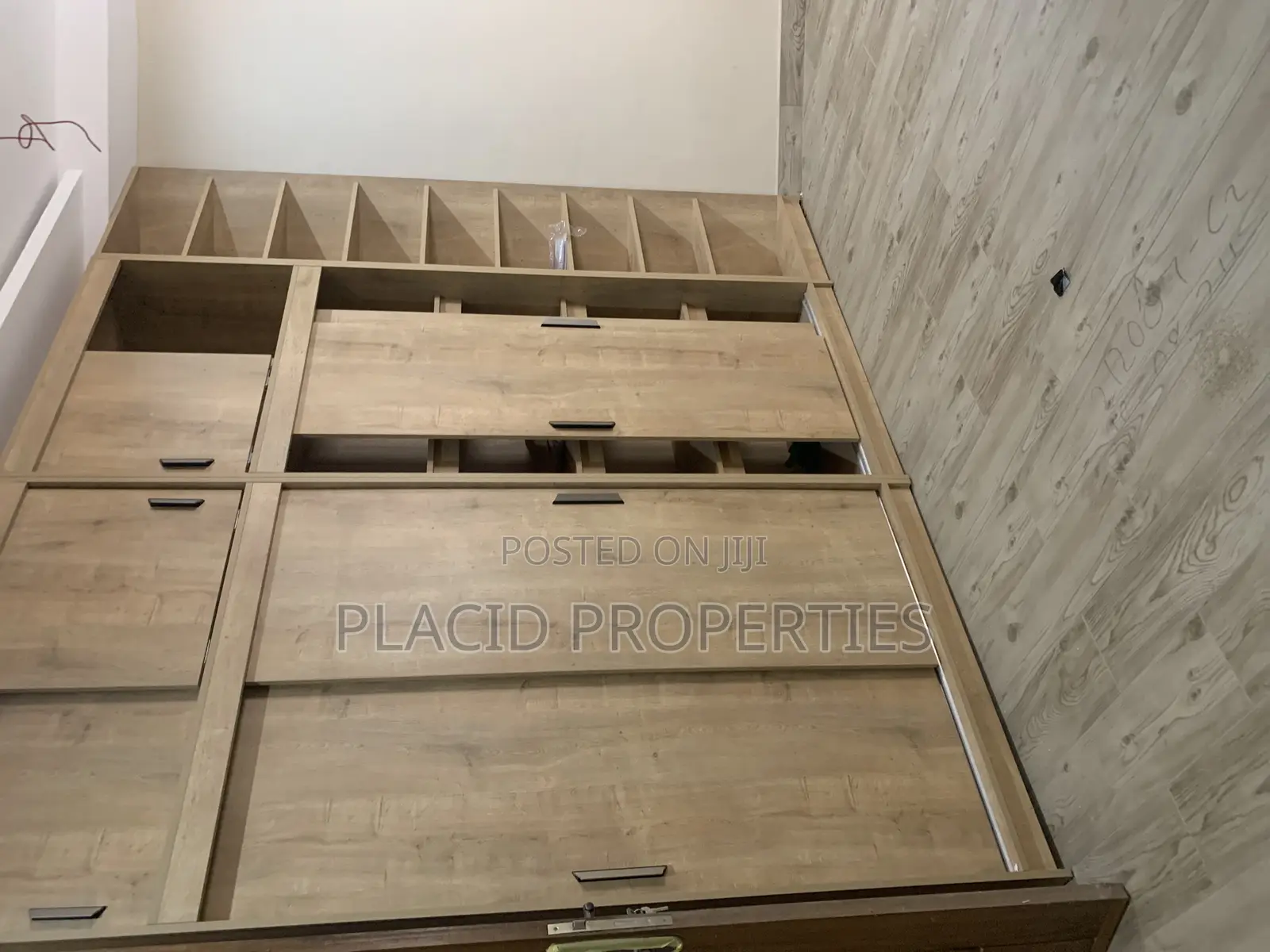 5bdrm House in Ashongman Estate for sale