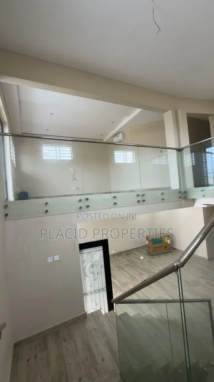 5bdrm House in Ashongman Estate for sale