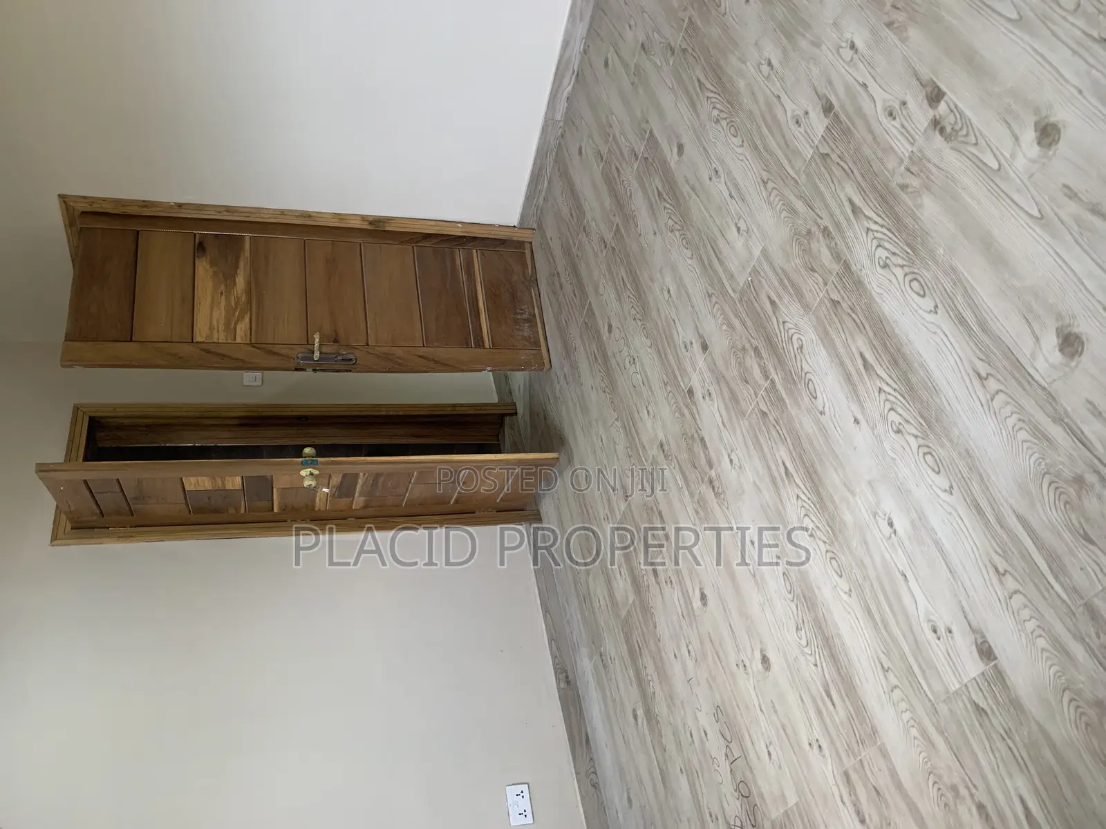 5bdrm House in Ashongman Estate for sale