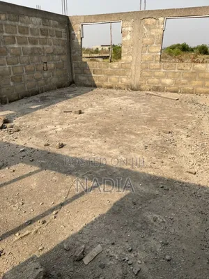 5 Bedroom Uncompleted Building