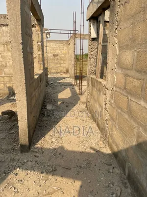 5 Bedroom Uncompleted Building