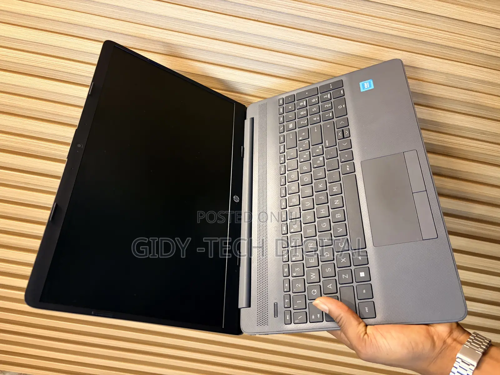Laptop HP 250 G10 8GB Intel SSD 256GB