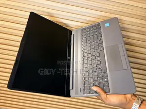 Laptop HP 250 G10 8GB Intel SSD 256GB