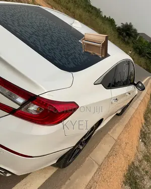 Honda Accord Sport (2.0L 4cyl Turbo 10A) 2019 White