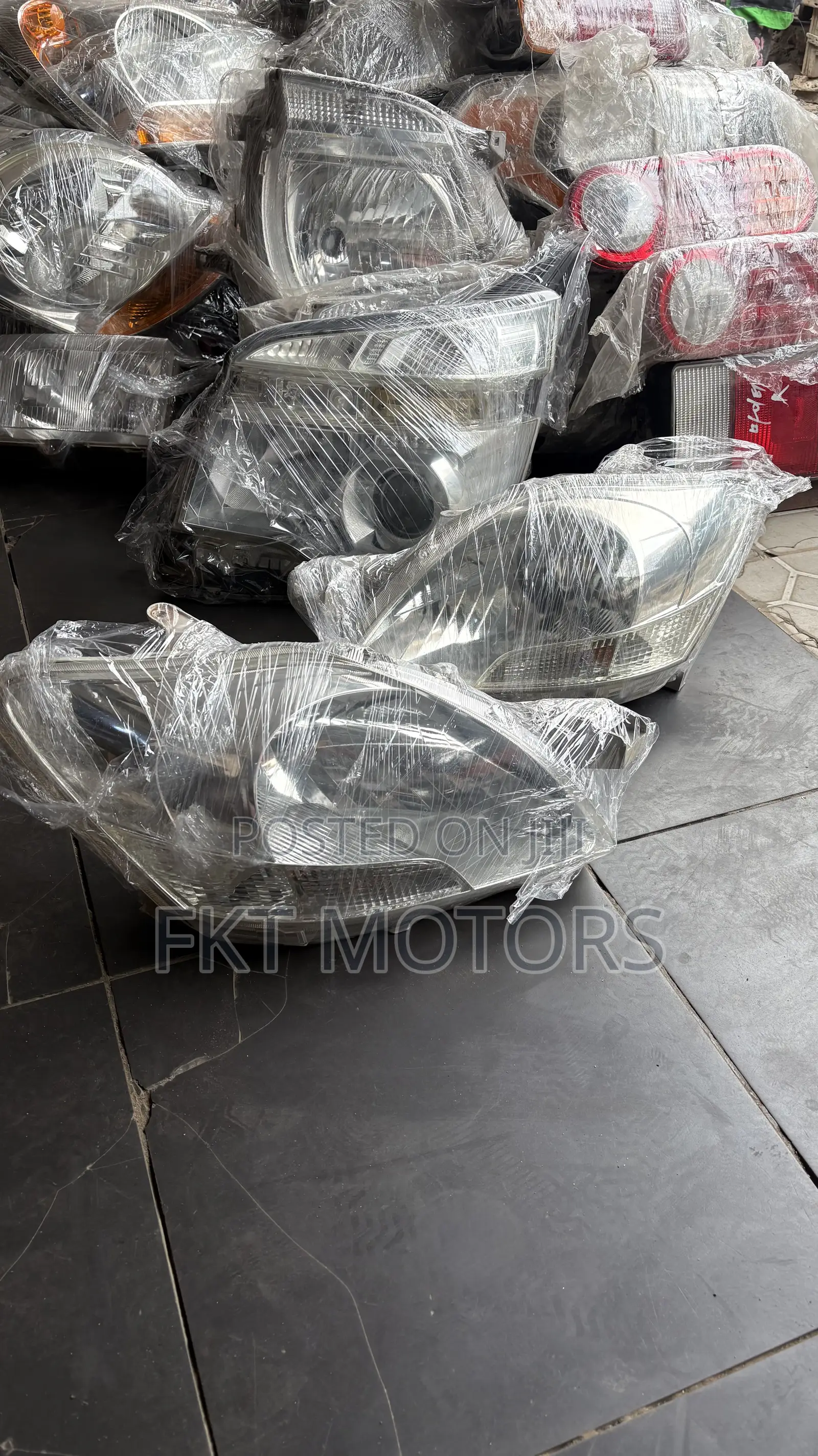 Toyota Yaris/Belta Headlight 2009,2010,2011,2012