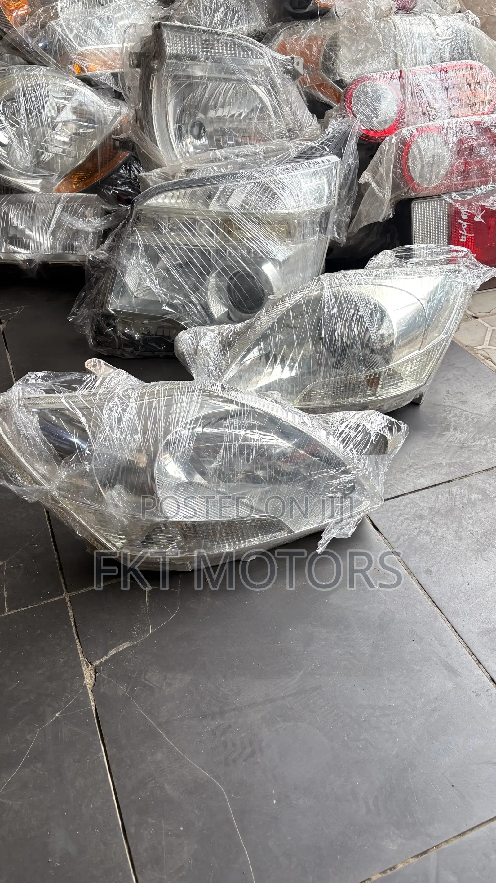 Toyota Yaris/Belta Headlight 2009,2010,2011,2012
