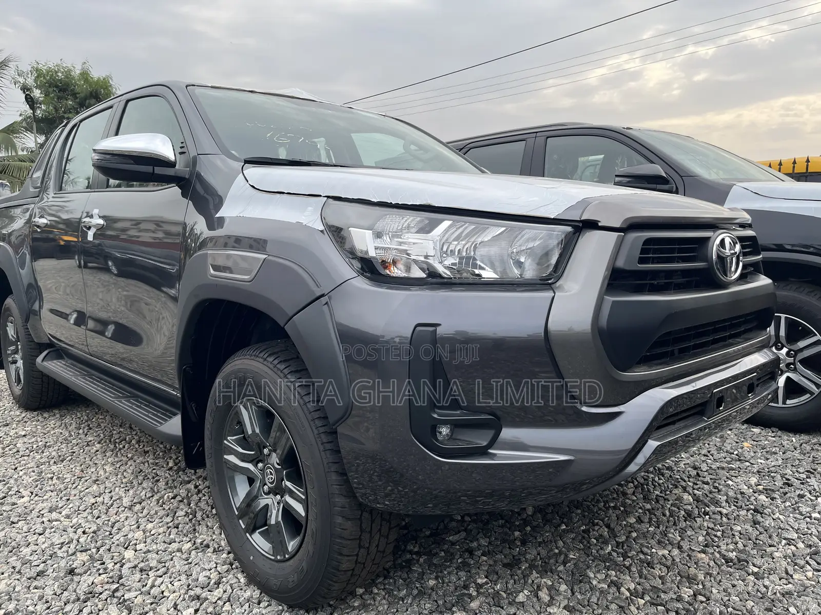 New Toyota Hilux 2025 Gray