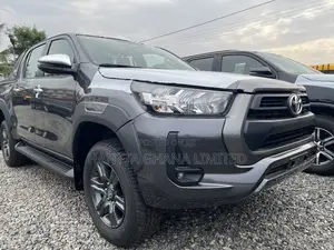 New Toyota Hilux 2025 Gray