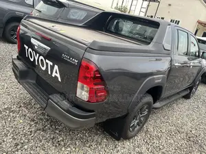 New Toyota Hilux 2025 Gray