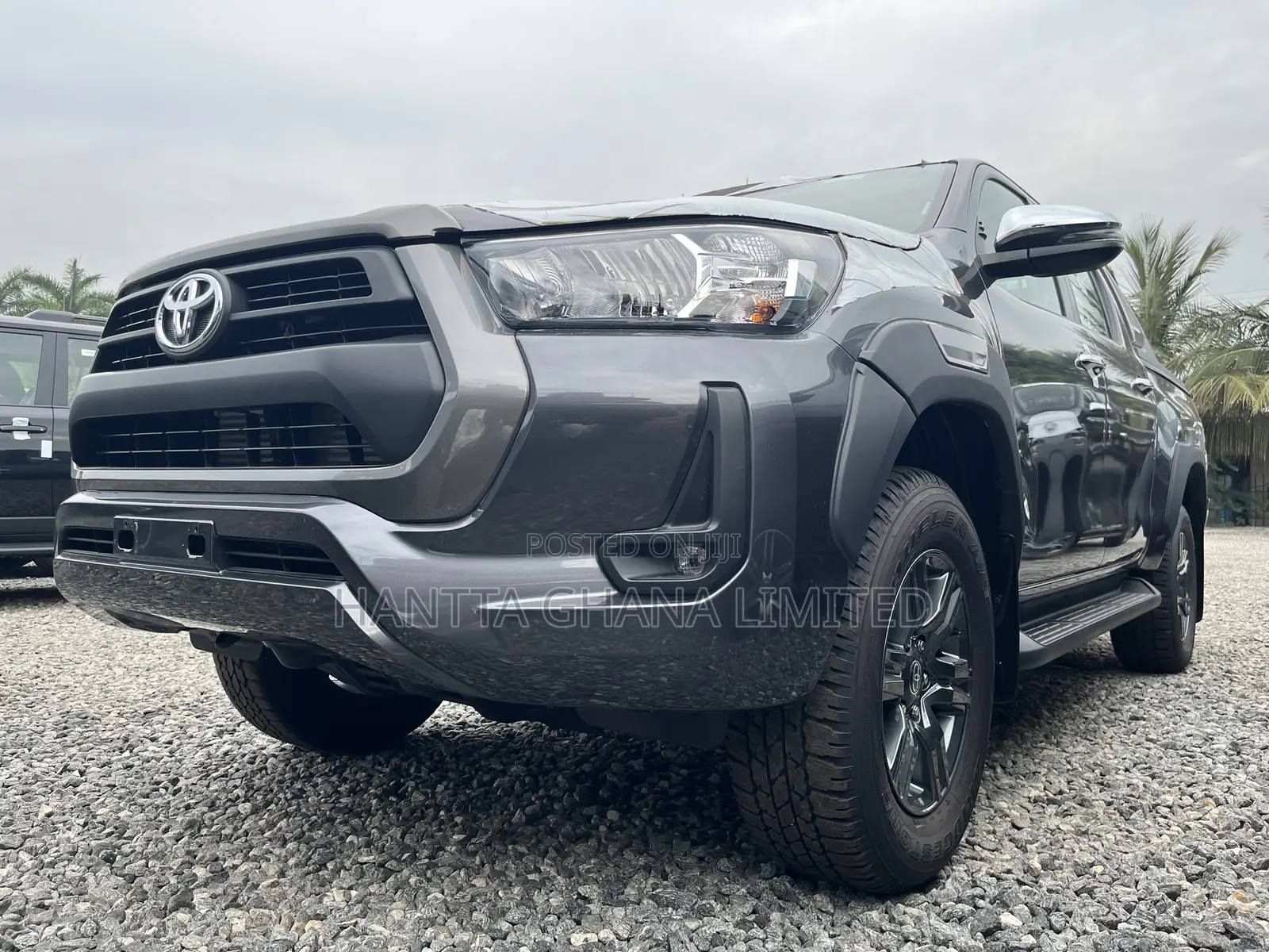 New Toyota Hilux 2025 Gray