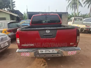 Nissan Frontier 2013 Red