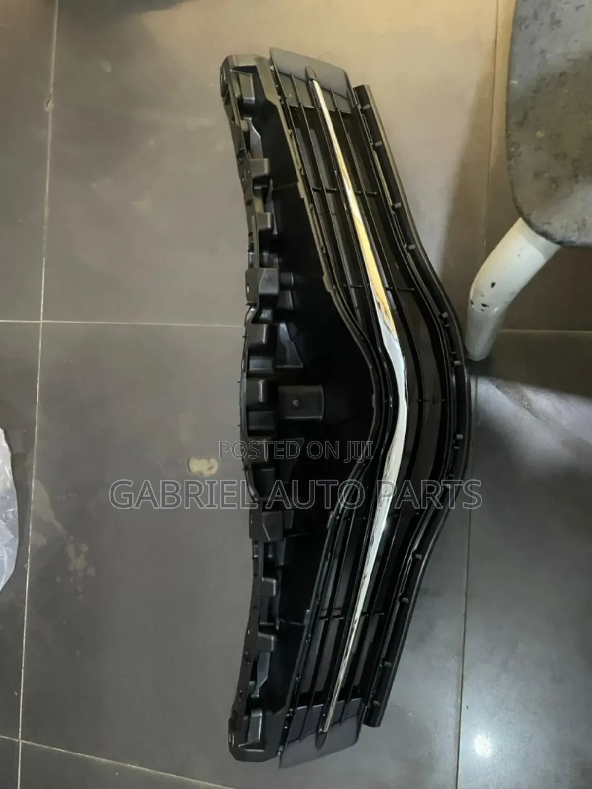 Toyota Vitz Top Grille 2012 13