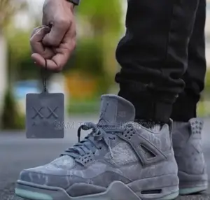 Air Jordan 4 Retro Kaws