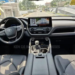 Toyota Highlander Platinum FWD 2024 Red
