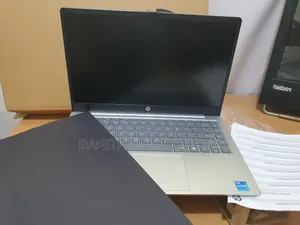 New Laptop HP 14-Ep0063 8GB Intel Core I5 SSD 512GB