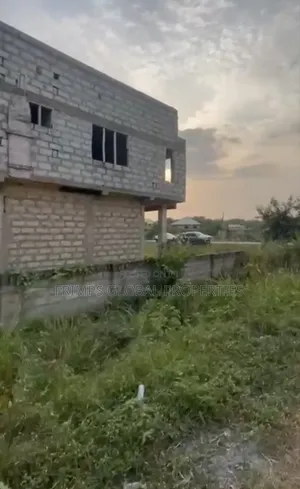 6 Shops +2 Units 2bedrm+2 Units Chamber Self In Ashalajah Amasaman. Hj