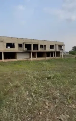 6 Shops +2 Units 2bedrm+2 Units Chamber Self In Ashalajah Amasaman. Hj