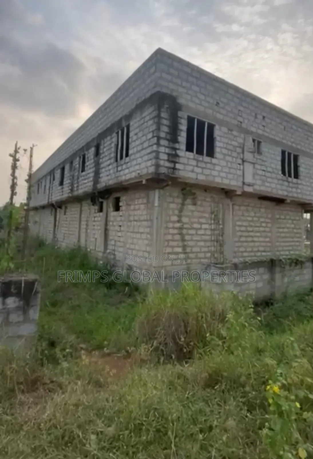 6 Shops +2 Units 2bedrm+2 Units Chamber Self In Ashalajah Amasaman. Hj
