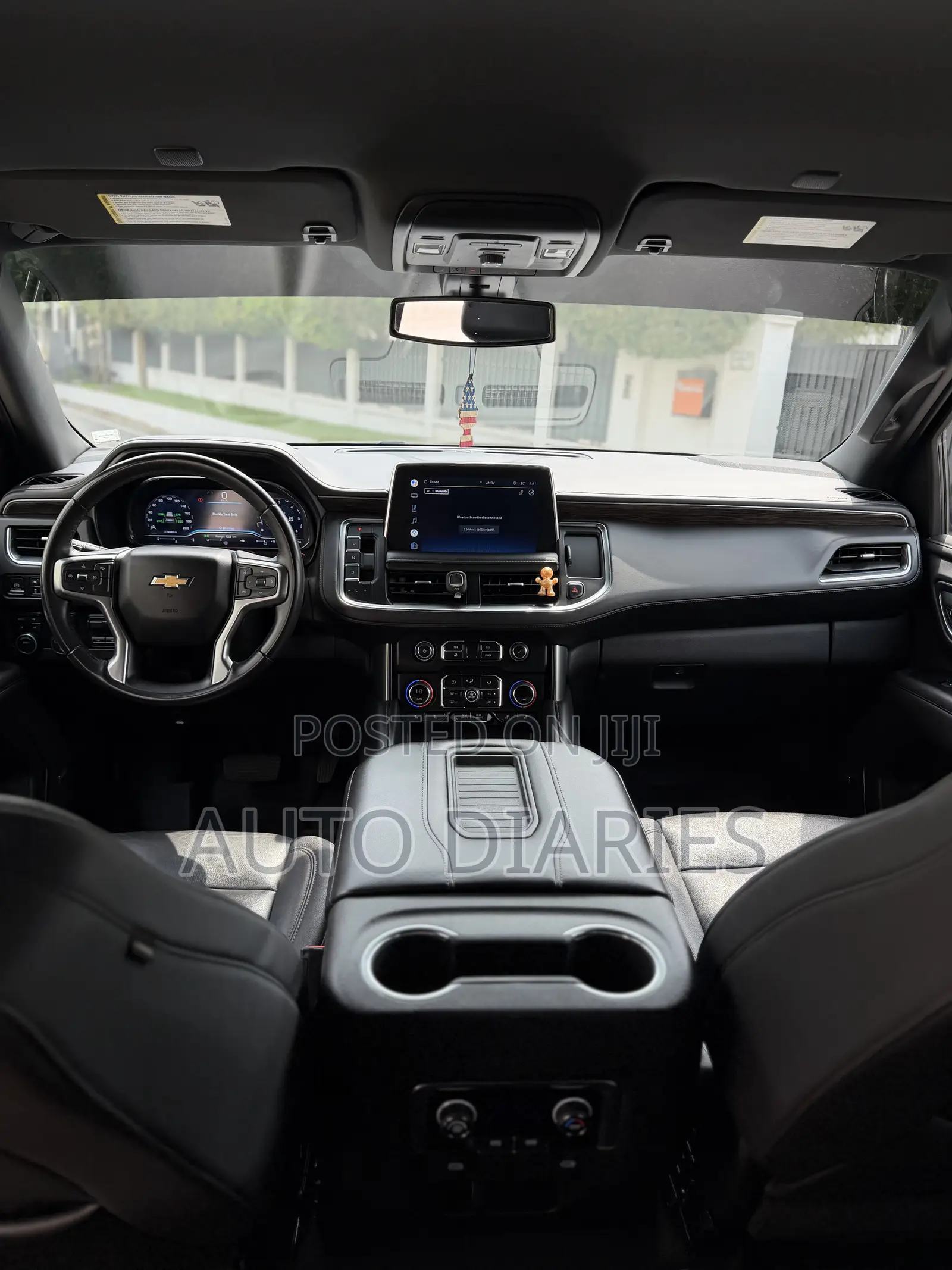 Chevrolet Suburban 2022 Black