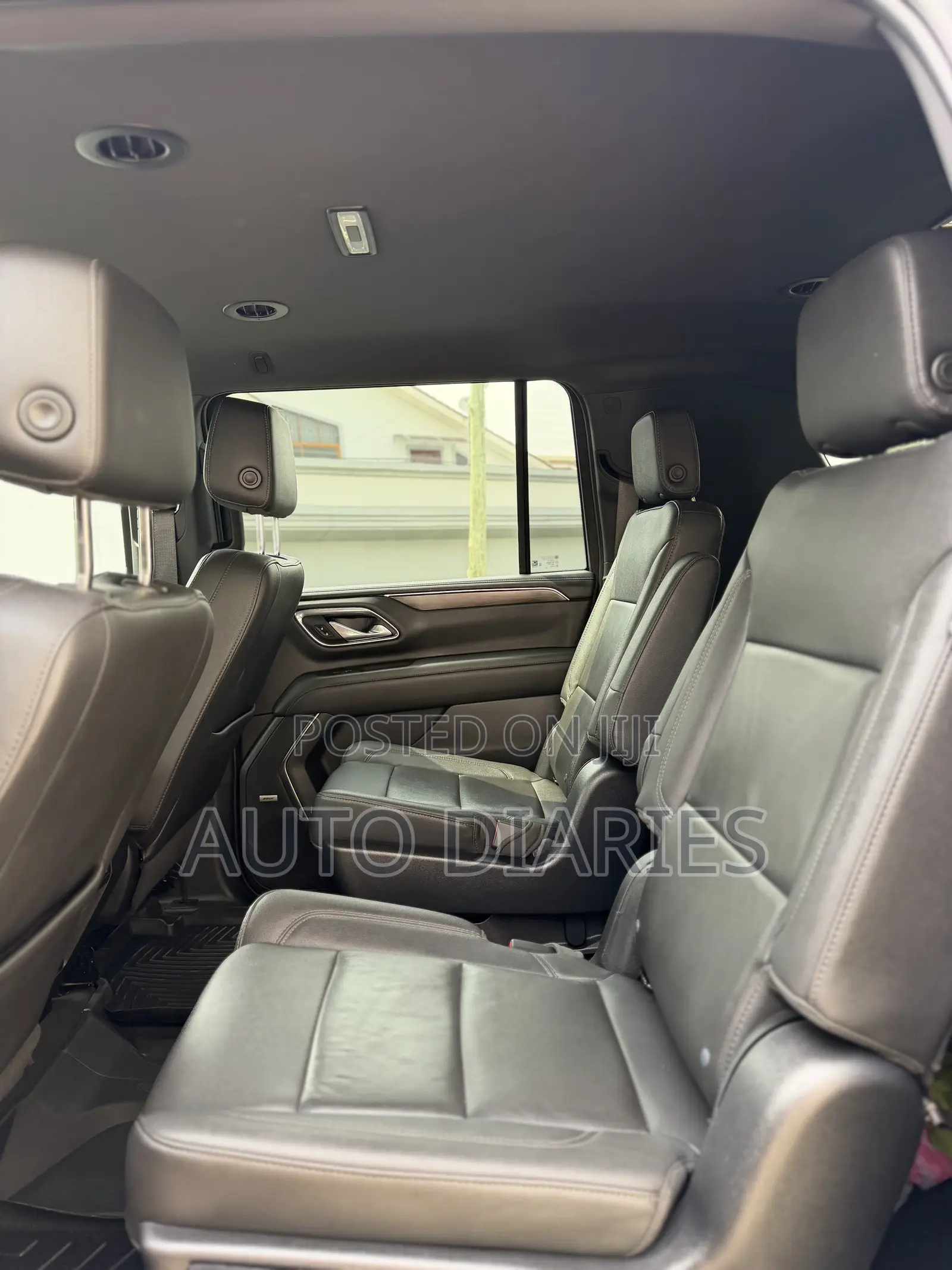Chevrolet Suburban 2022 Black