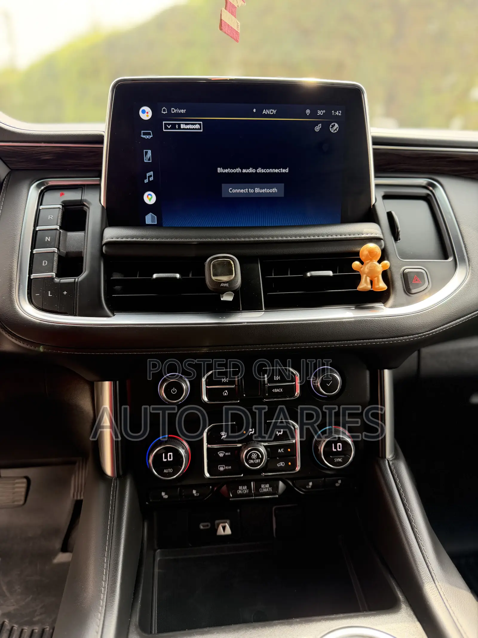 Chevrolet Suburban 2022 Black