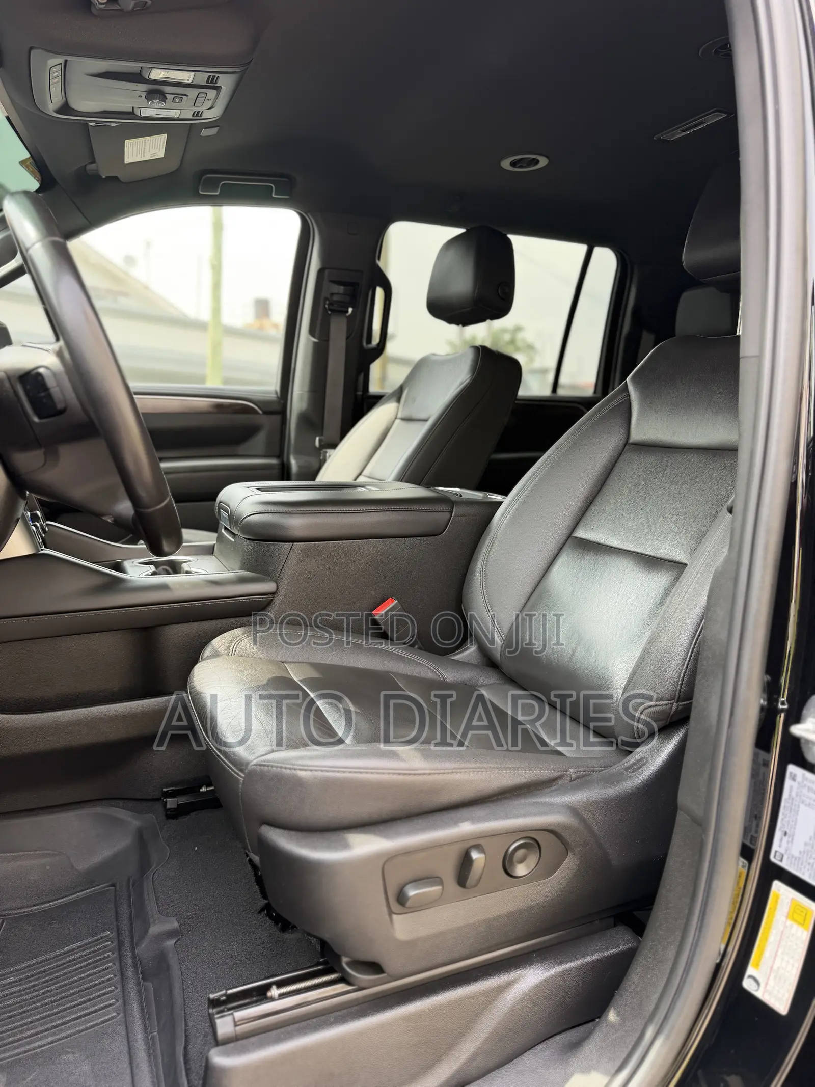 Chevrolet Suburban 2022 Black