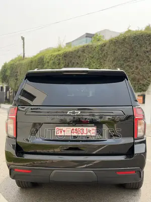 Chevrolet Suburban 2022 Black