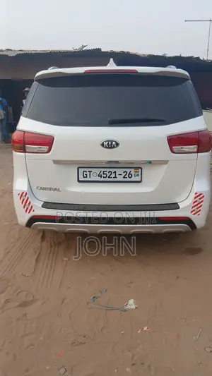 Kia Carnival 2016 White