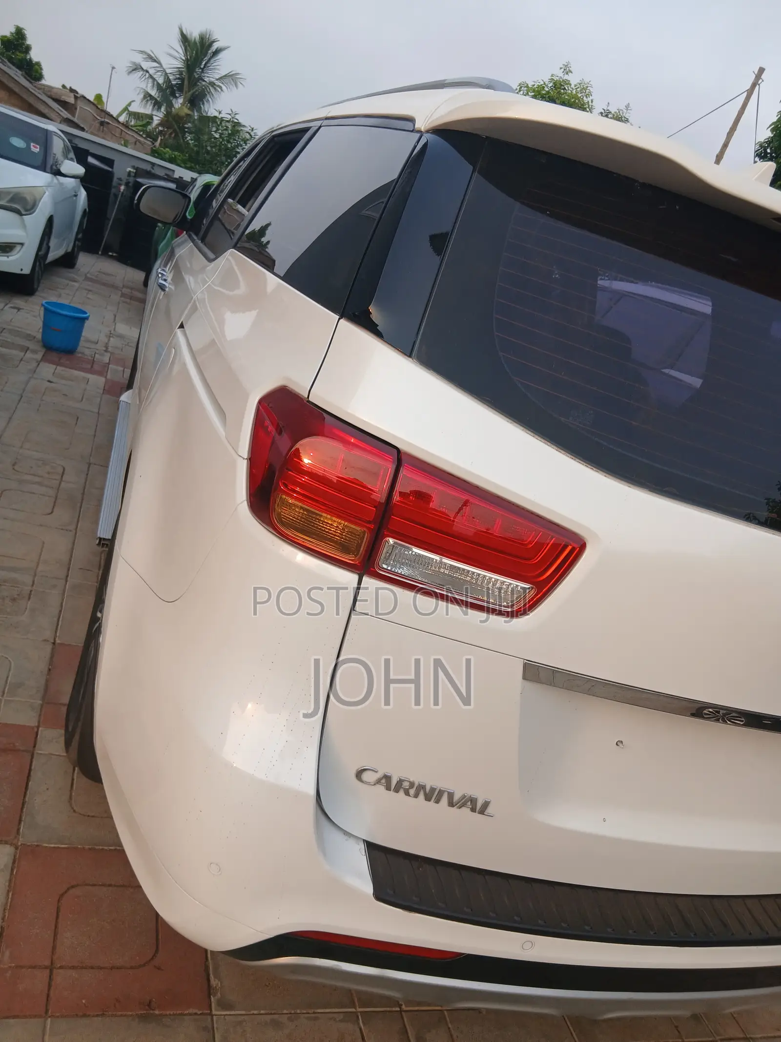 Kia Carnival 2016 White