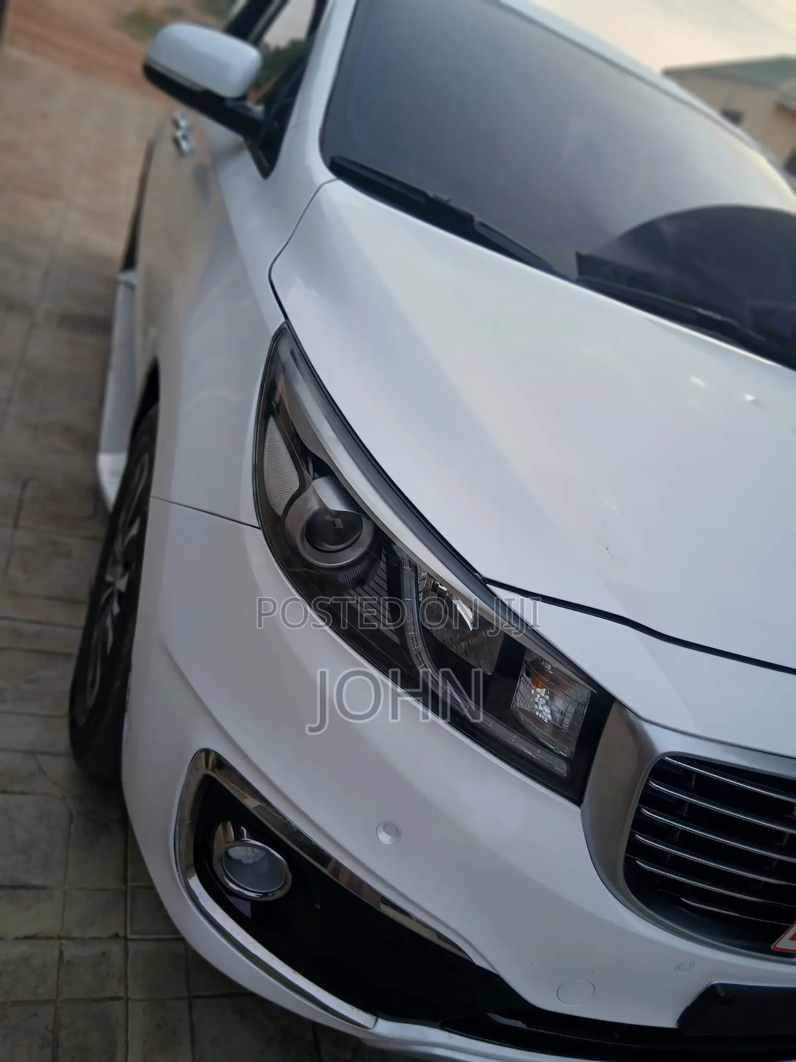 Kia Carnival 2016 White