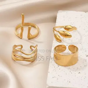 Sculpted Elegance -4pcs Ring Stack in Gold and Silver