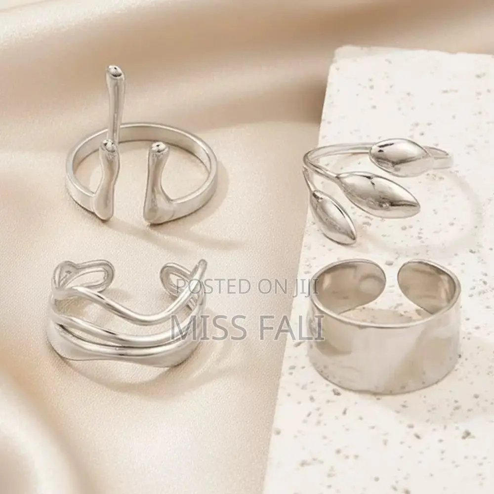 Sculpted Elegance -4pcs Ring Stack in Gold and Silver