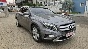 Mercedes-Benz GLA-Class GLA200 Sport Utility 4-Door (2.0L, 4cyl Turbo)