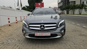 Mercedes-Benz GLA-Class GLA200 Sport Utility 4-Door (2.0L, 4cyl Turbo)