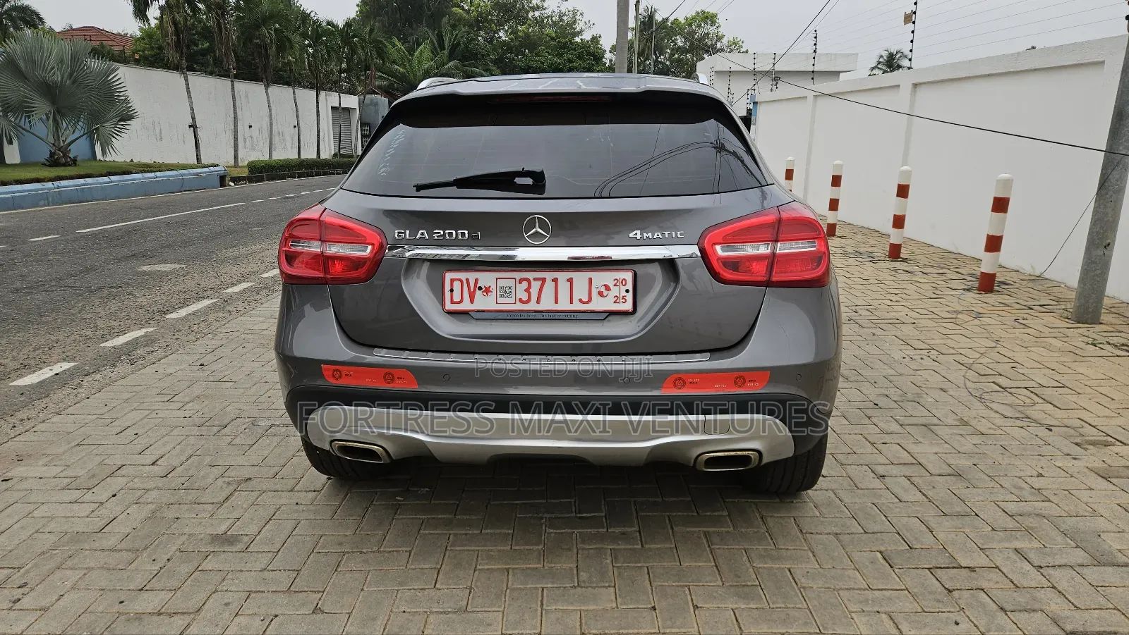 Mercedes-Benz GLA-Class GLA200 Sport Utility 4-Door (2.0L, 4cyl Turbo)