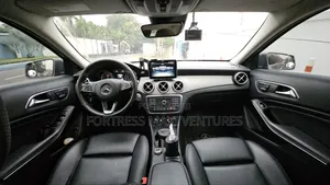 Mercedes-Benz GLA-Class GLA200 Sport Utility 4-Door (2.0L, 4cyl Turbo)