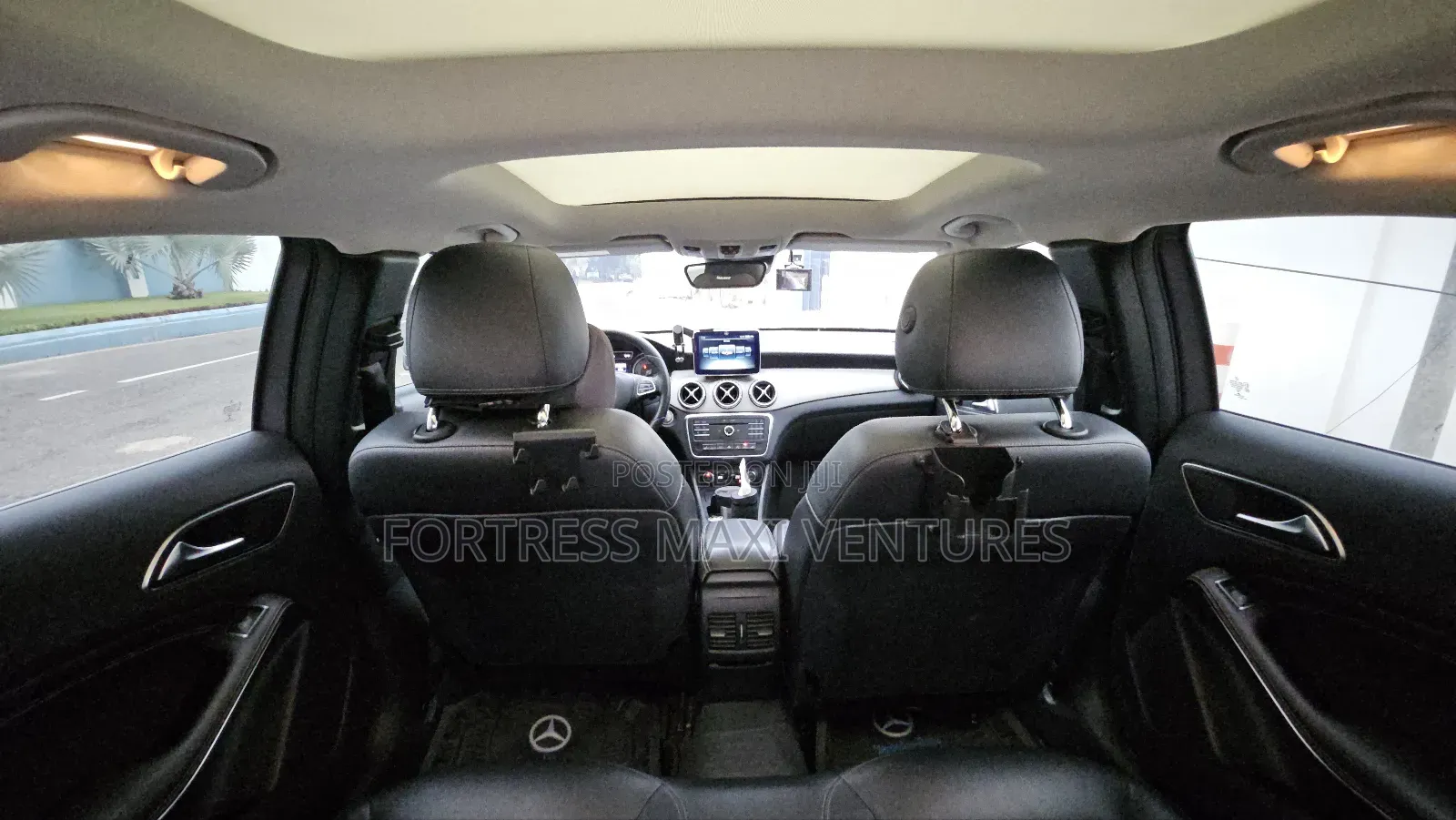 Mercedes-Benz GLA-Class GLA200 Sport Utility 4-Door (2.0L, 4cyl Turbo)