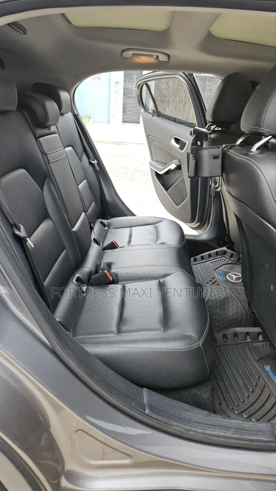 Mercedes-Benz GLA-Class GLA200 Sport Utility 4-Door (2.0L, 4cyl Turbo)