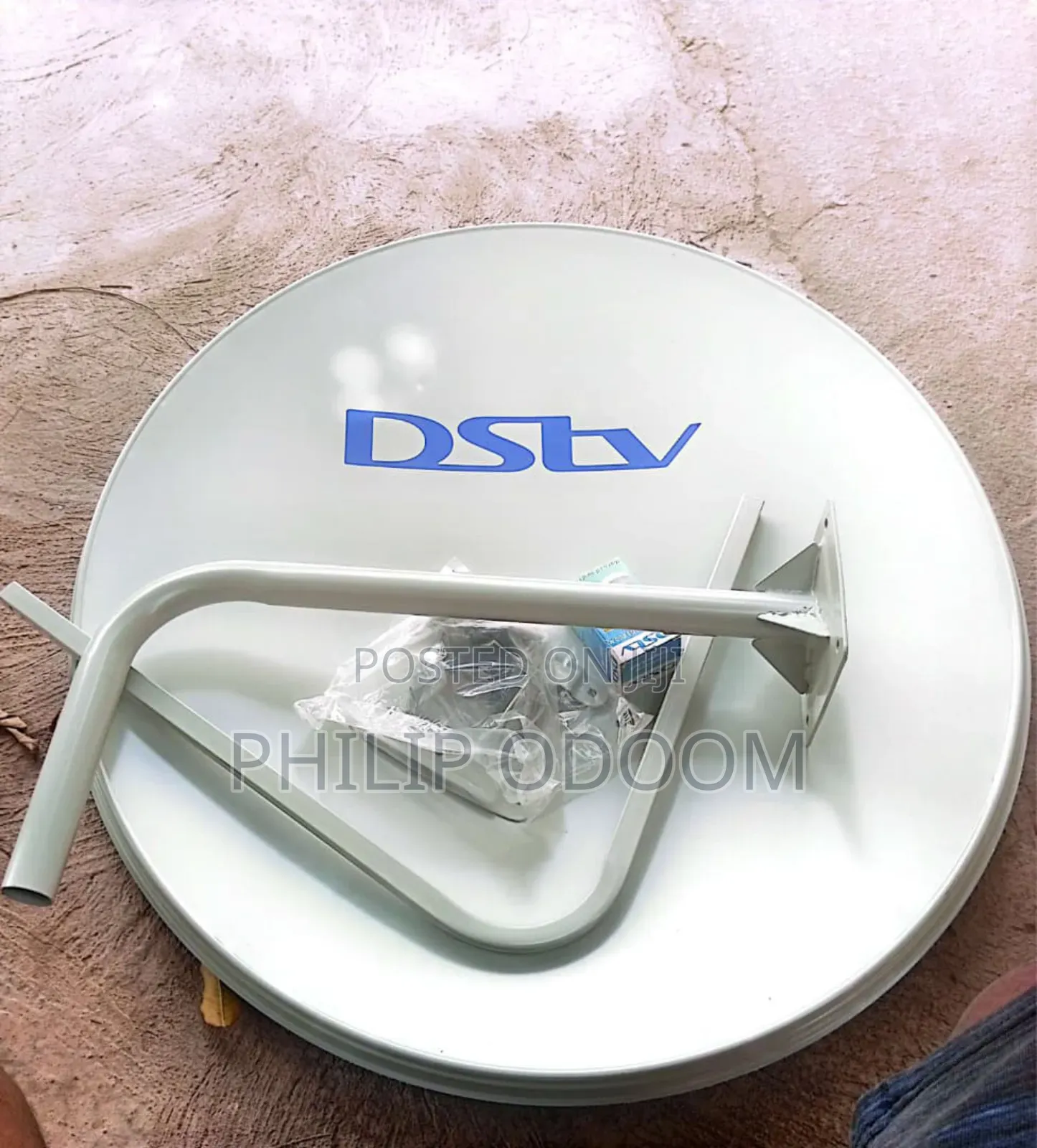 DSTV Original 90cm Dish With LNB – Strong Signal, Clear Viewing
