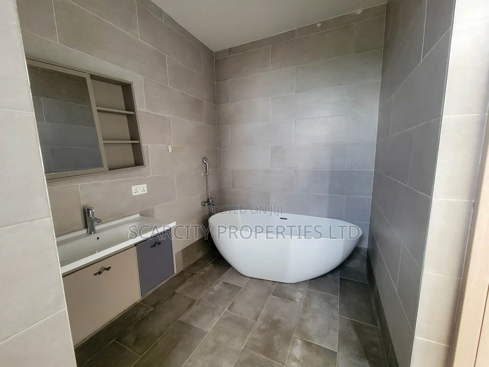 4bdrm House in East Legon for sale