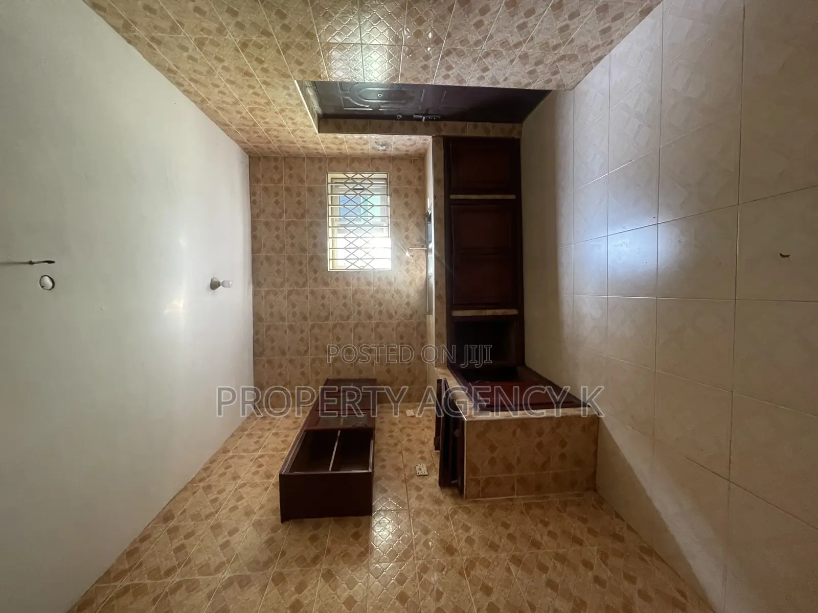 2bdrm Apartment in Kfs, West Hills Mall Area for rent