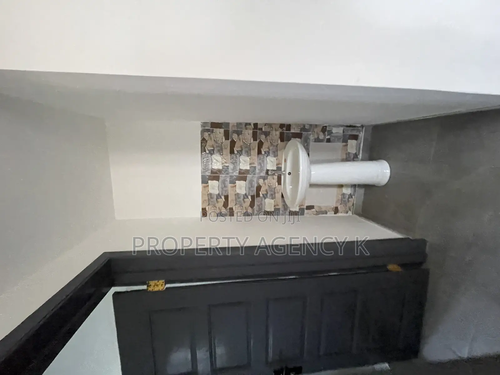 3bdrm Apartment in Kfs, Old Barrier for rent