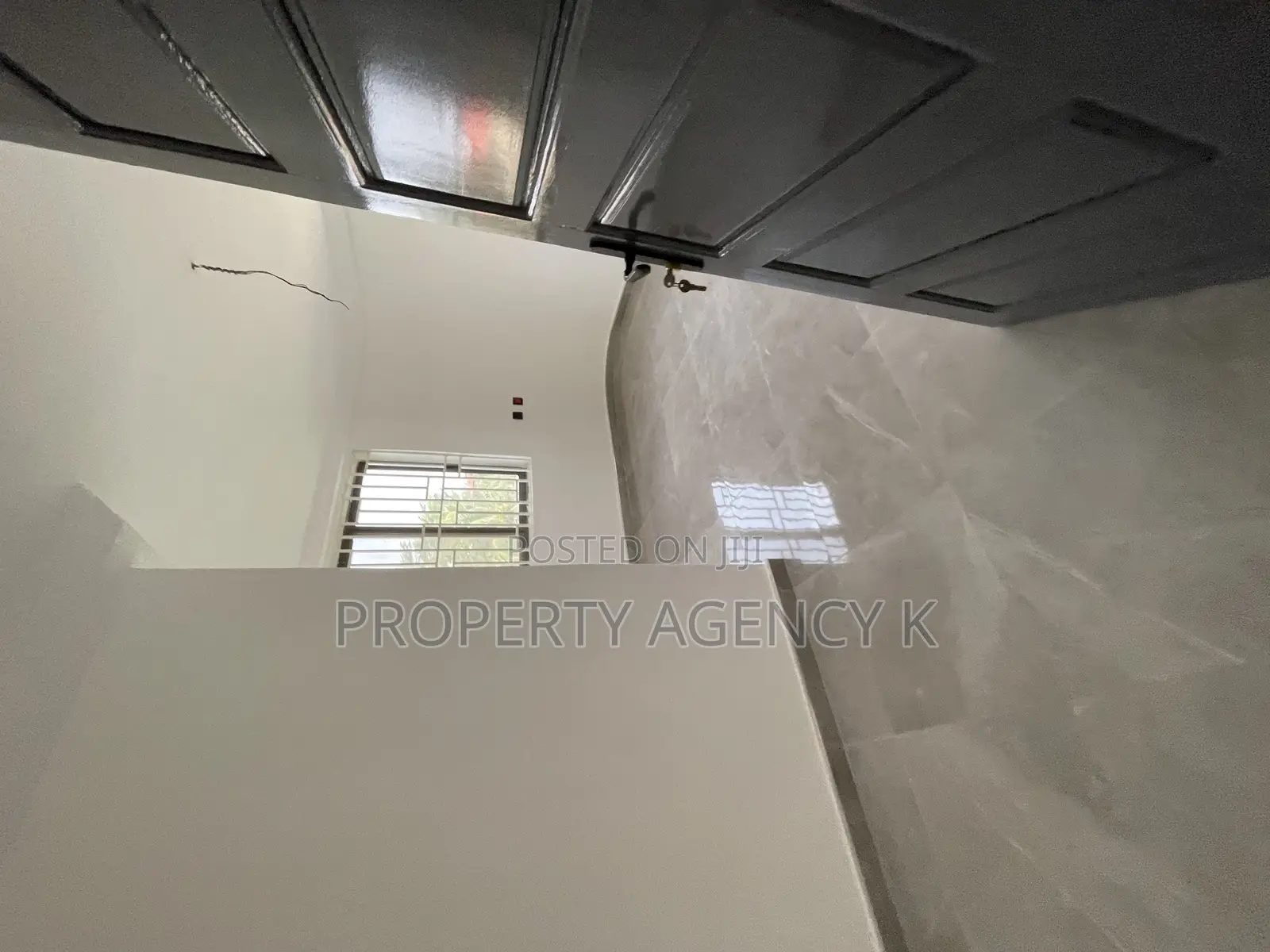 3bdrm Apartment in Kfs, Old Barrier for rent