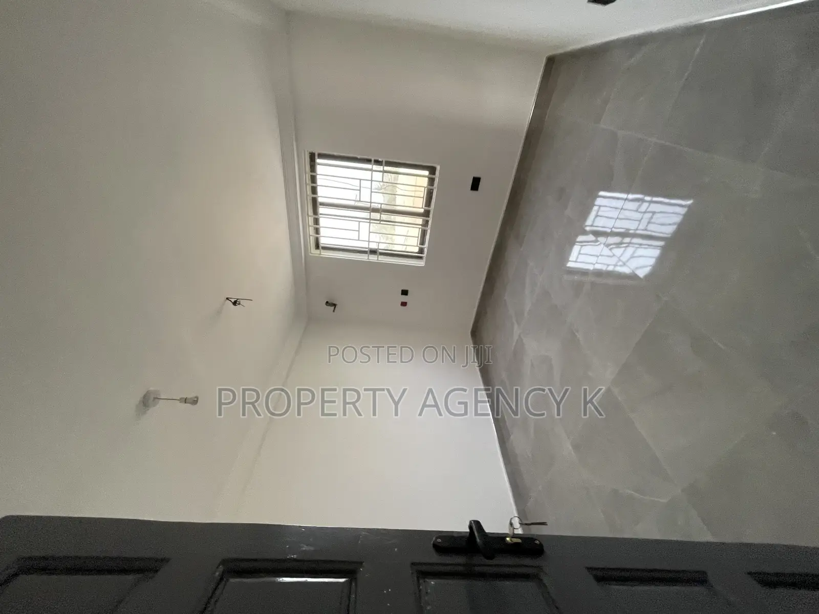 3bdrm Apartment in Kfs, Old Barrier for rent